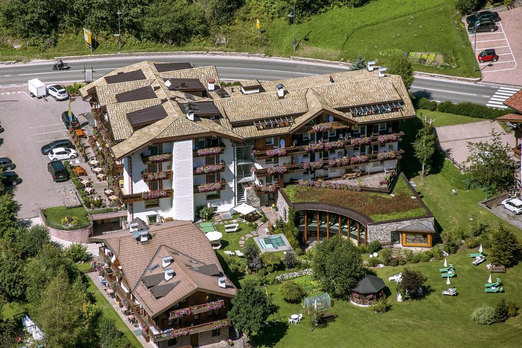Hotel Gran Paradis Campitello di Fassa Exterior photo